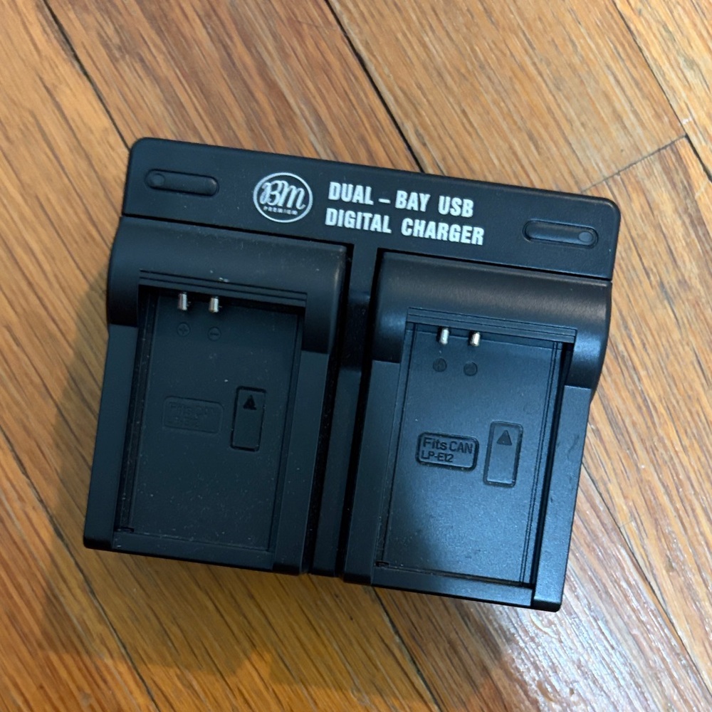 BM Dual-Bay USB Digital Charger - Black